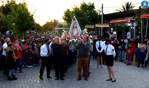 Merlo celebra a Nuestra Señora del Rosario con su tradicional procesión