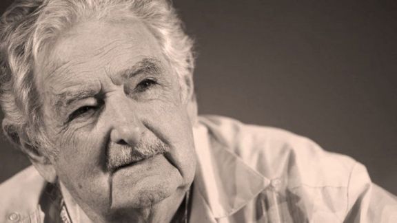 Pepe Mujica anunció que padece un "tumor en el esófago"
