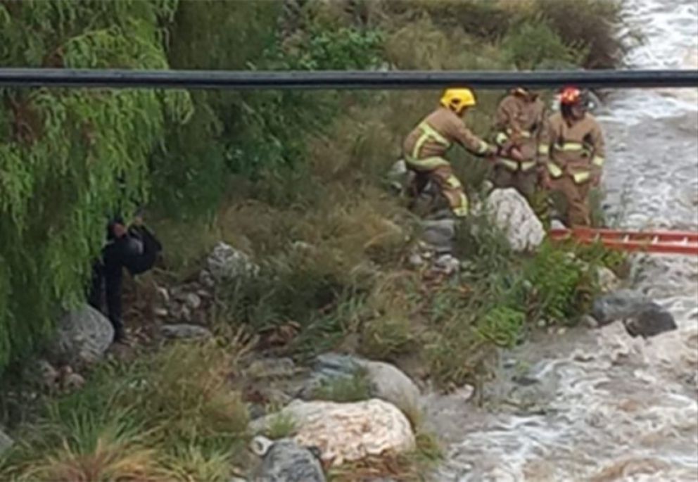 El año nuevo arrancó con crecida de arroyos y rescate de personas