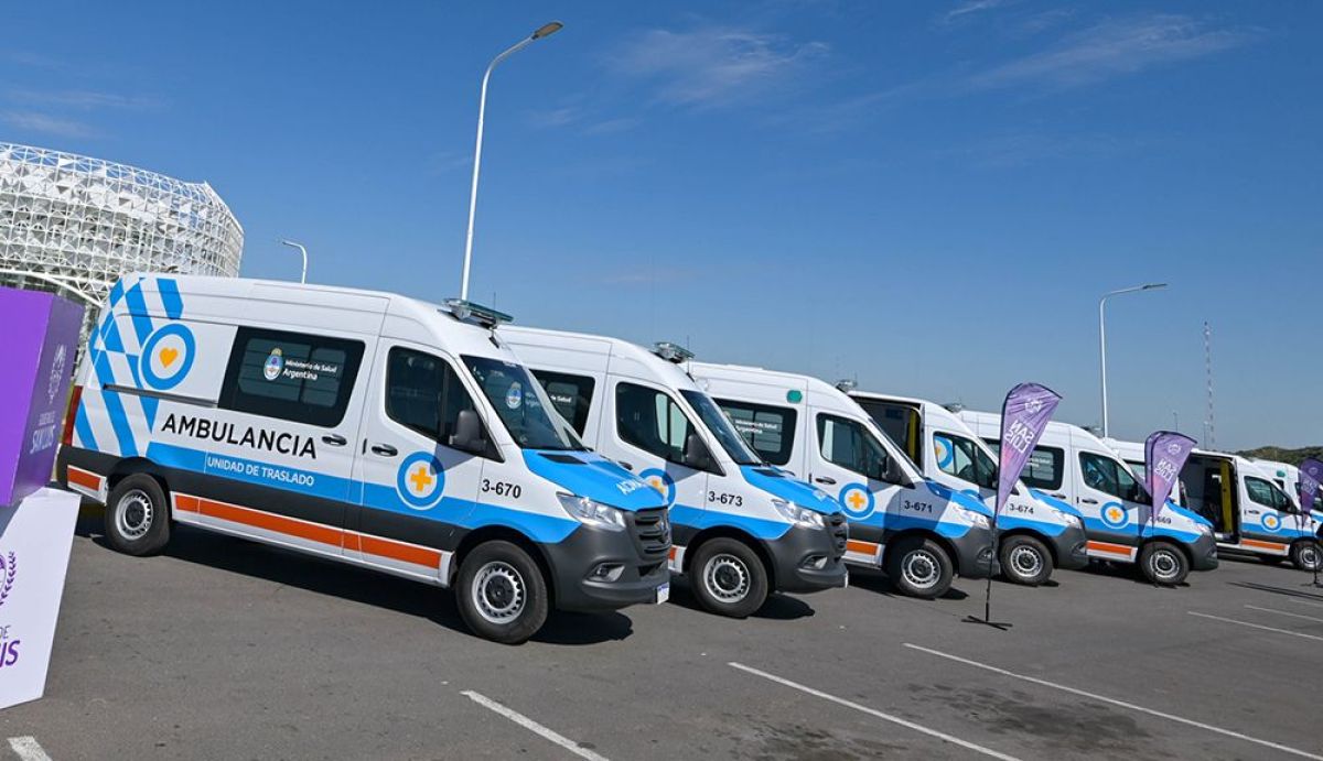 El Gobierno nacional le entregó a la Provincia 9 ambulancias de traslados, cuidados críticos y 4×4