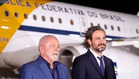 Lula llegó al país en su primer viaje oficial y participará de la cumbre de la CELAC
