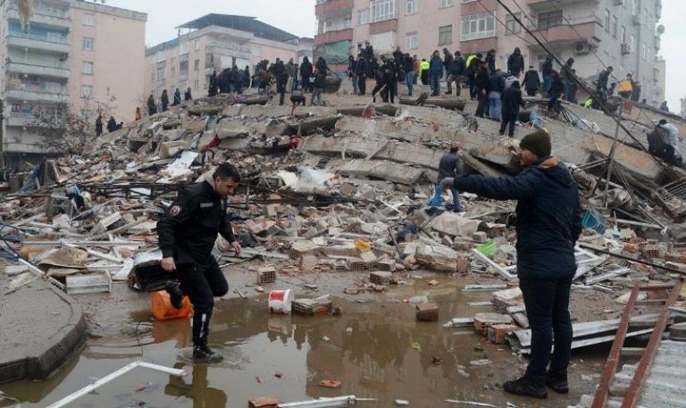 Ya son más de 5.000 los muertos por el terremoto en Turquía y Siria