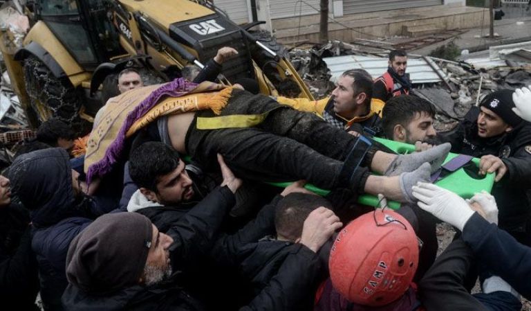 Ya son más de 5.000 los muertos por el terremoto en Turquía y Siria