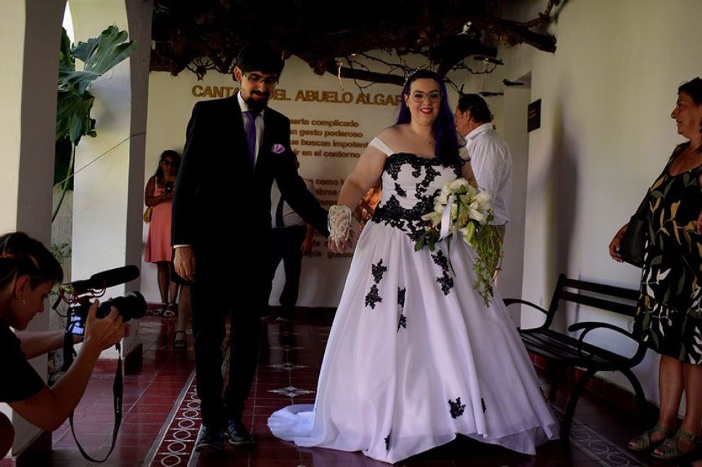 Jessica y Ezequiel, la primera pareja que se casó en la Casa del Poeta