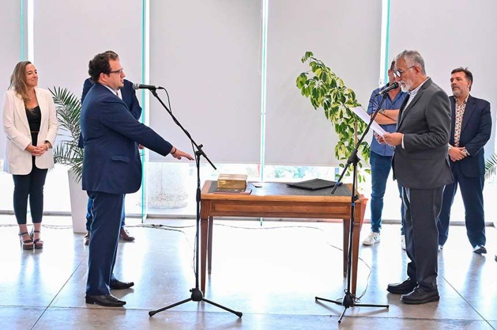 El gobernador puso en funciones al nuevo ministro de Salud