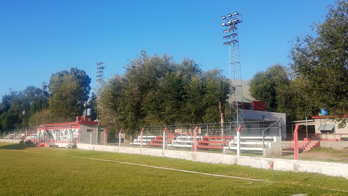 Un rayo hizo estragos en el Club San Martín y casas lindantes