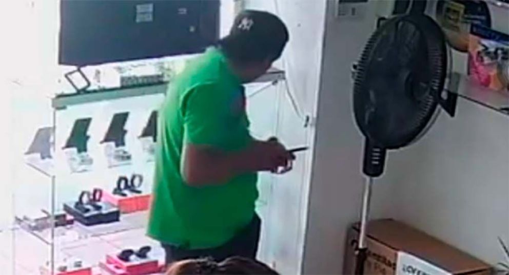 Robó dos celulares y quedó registrado por las cámaras 