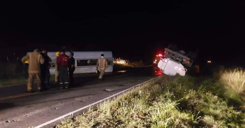 Volcó un camión que transportaba fertilizante en Villa del Carmen