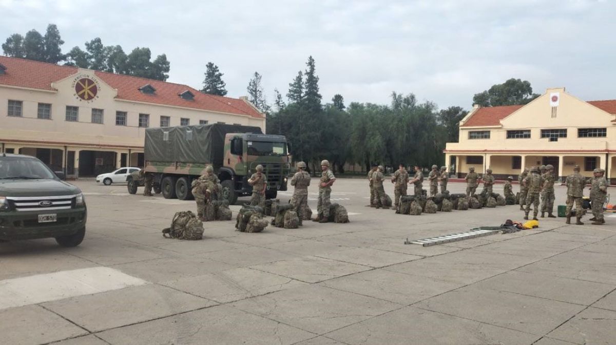 El Ejército Argentino llega a la Villa de Merlo para ayudar en la Emergencia Civil
