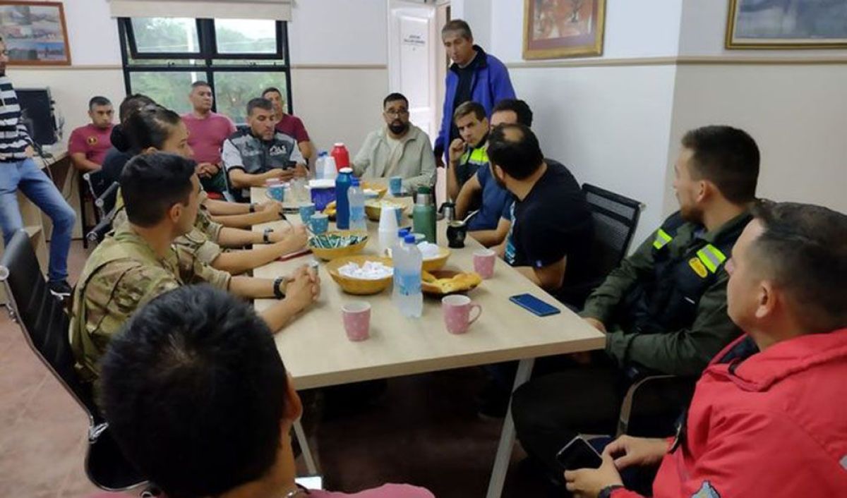 El comité de emergencia se reunió esta mañana para coordinar las acciones más urgentes