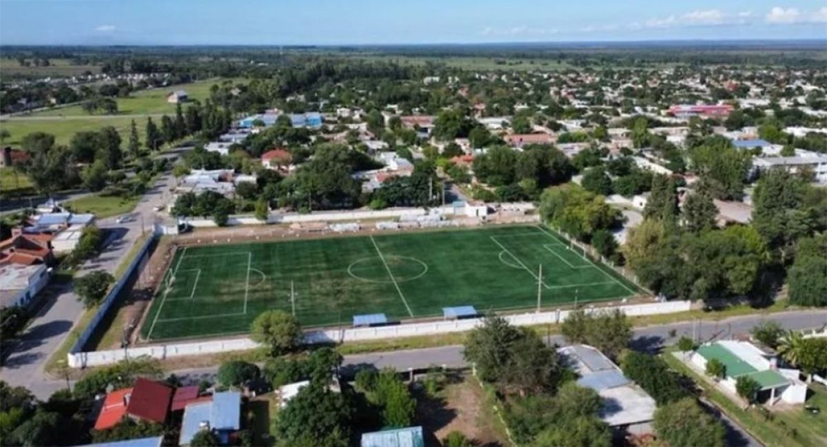 Inauguran la primera cancha de césped sintético en Santa Rosa 