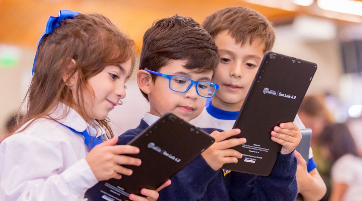 Entregarán tablets y netbooks a alumnos de la Villa de Merlo