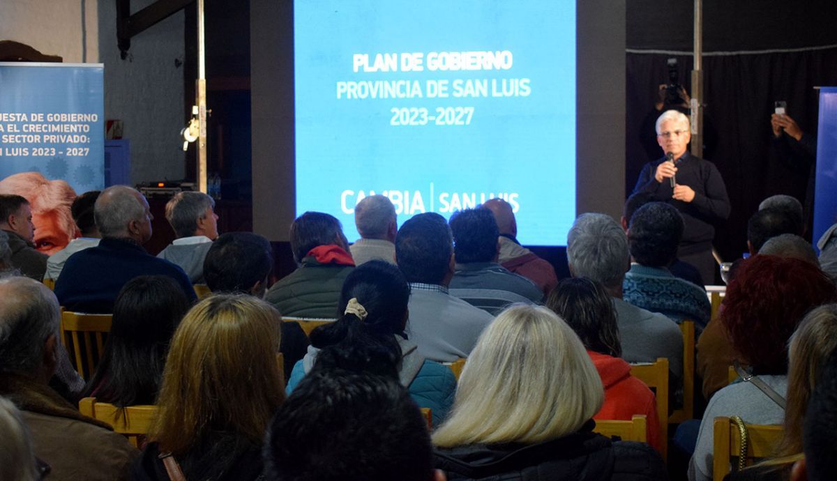 Claudio Poggi presentó su plan de gobierno en Merlo