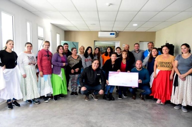 Entregaron los primeros créditos a emprendedores culturales en el interior