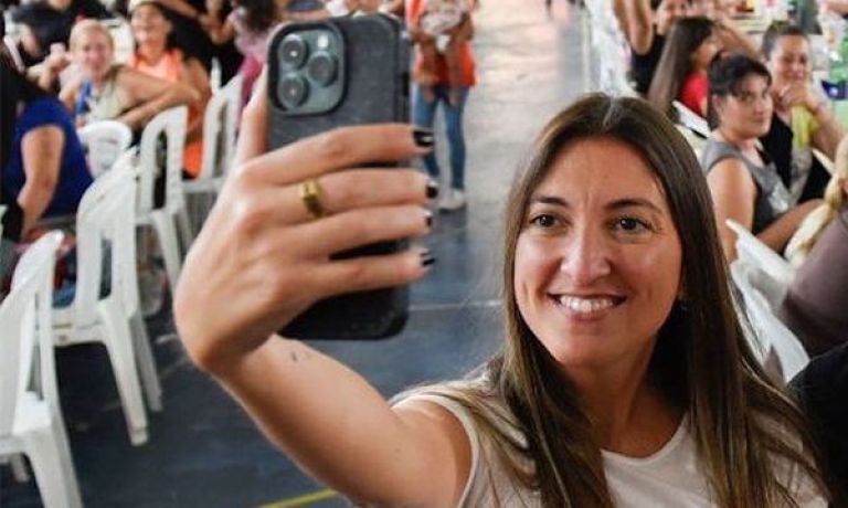 Catalfamo, la "nativa digital" de las elecciones