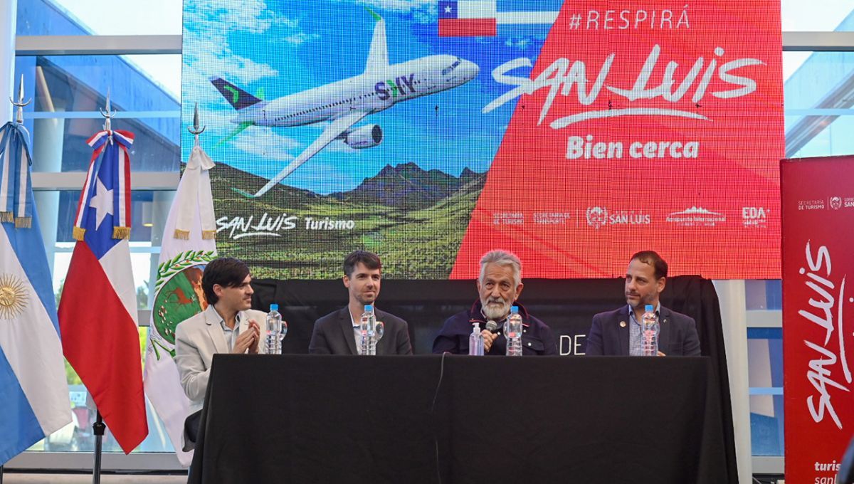 El gobernador anunció el primer vuelo internacional del Valle de Conlara a Santiago de Chile