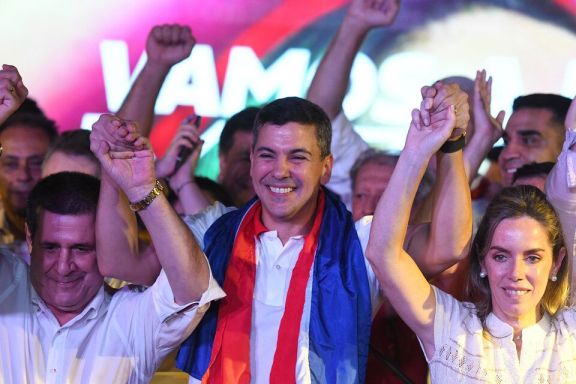 Santiago Peña, del Partido Colorado, se impuso con holgura en Paraguay.