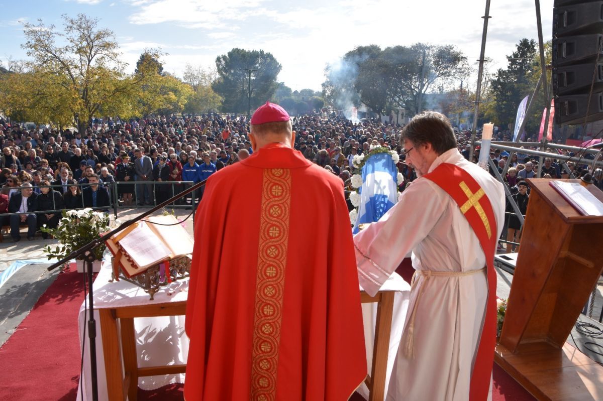 Cientos de fieles honraron al milagroso Señor de Renca