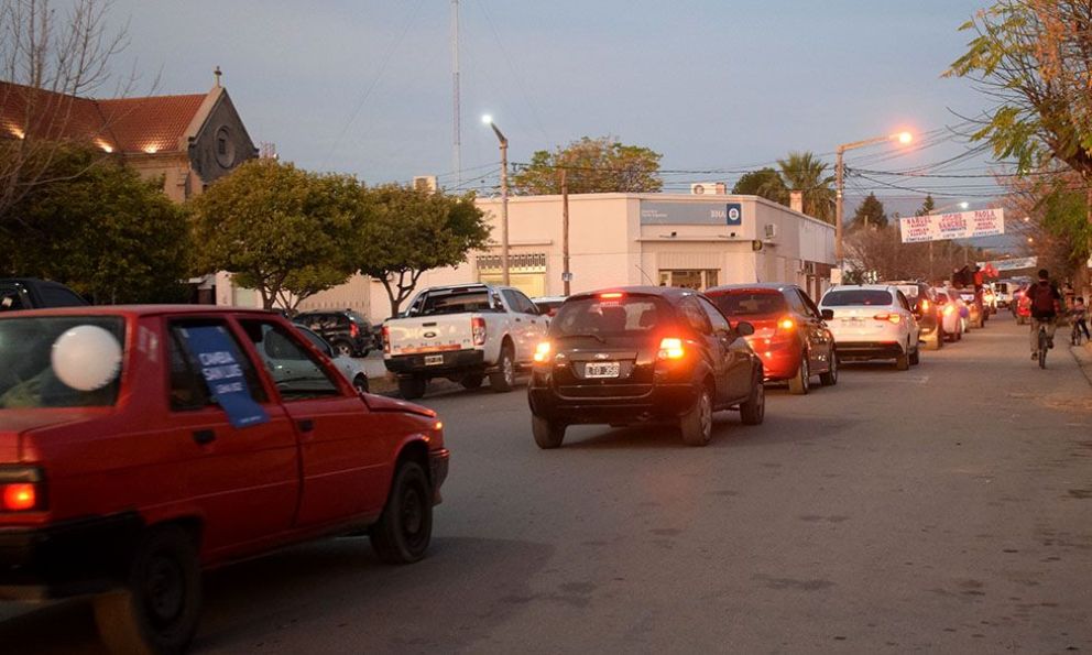 Poggi cerró su campaña en Junín con una caravana