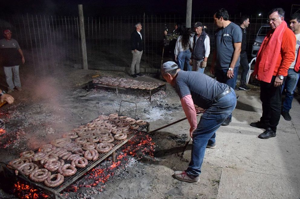 Poggi cerró su campaña en Junín con una caravana