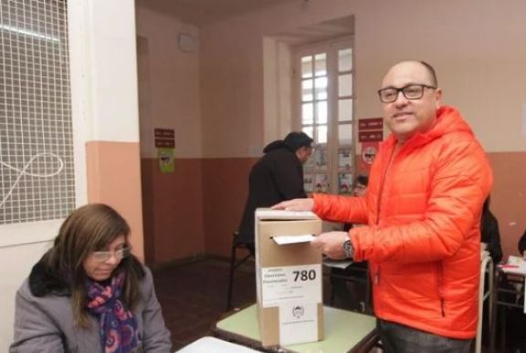 Diego González emitió su voto en Villa Mercedes