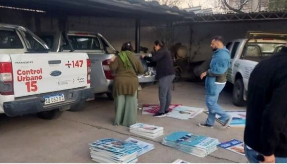 Con el material de la cartelería electoral construirán cuchas de perros