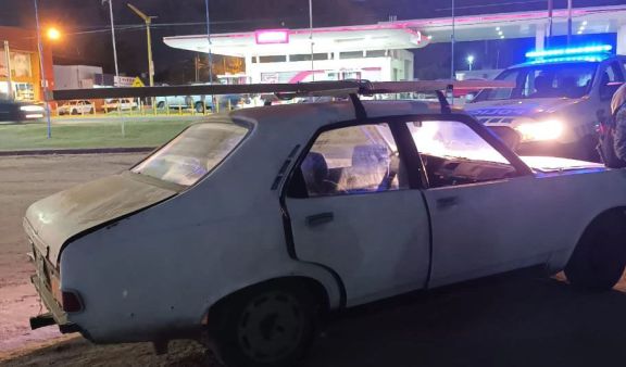 Demoraron a tres hombres que intentaron evadir un control policial en Merlo
